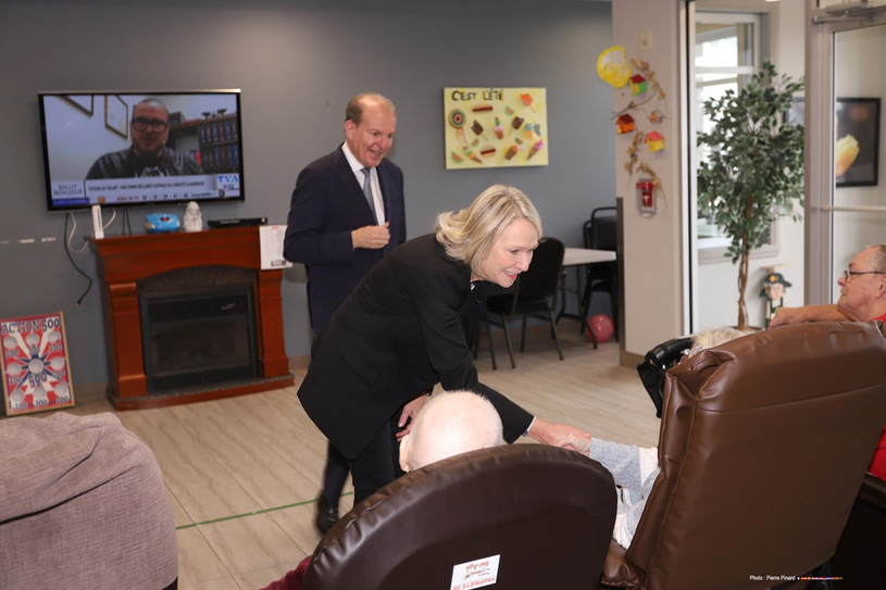 La ministre Bélanger de passage au Château du Bel Âge