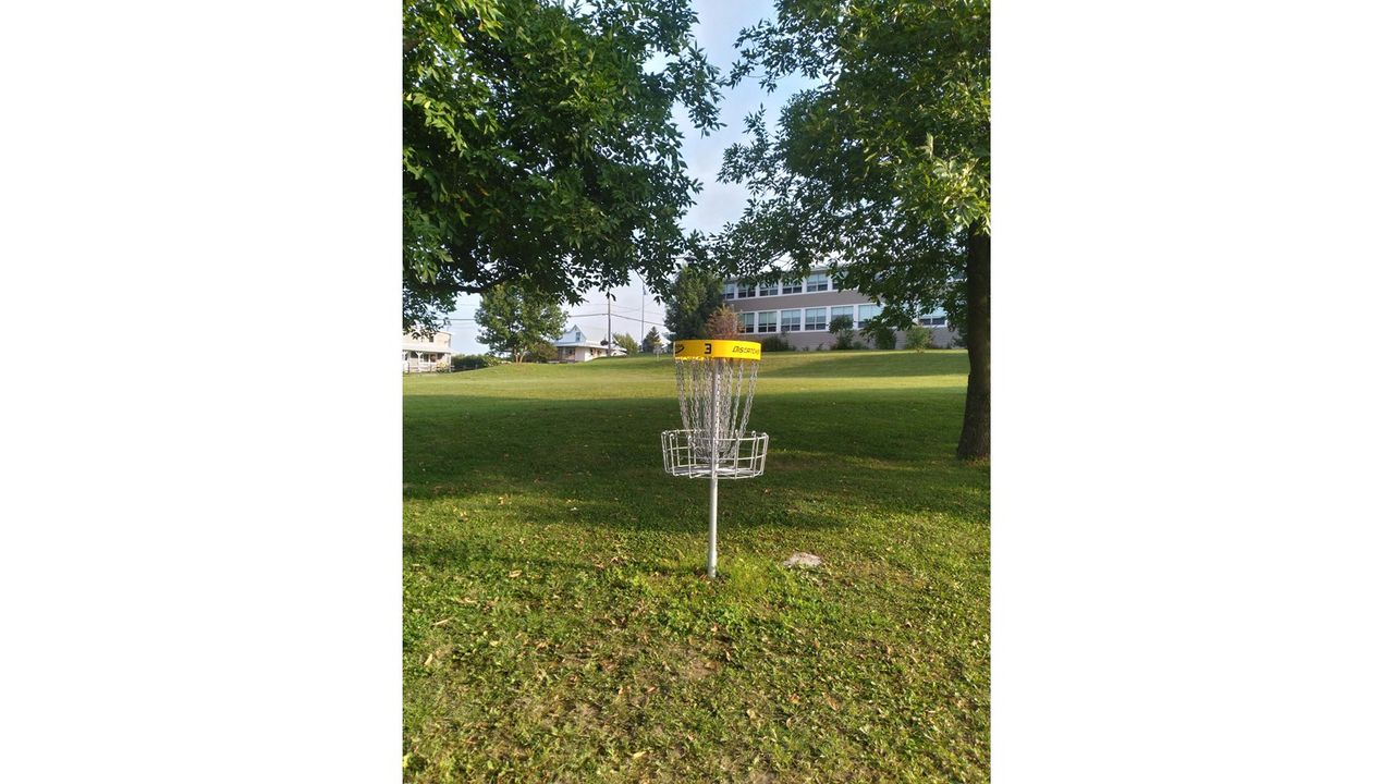 Un parcours de disque-golf à Saint-Claude en collaboration avec l’école Notre-Dame-du-Sourire