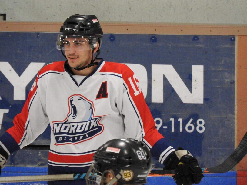 Le Nordik Blades trébuche face à Warwick