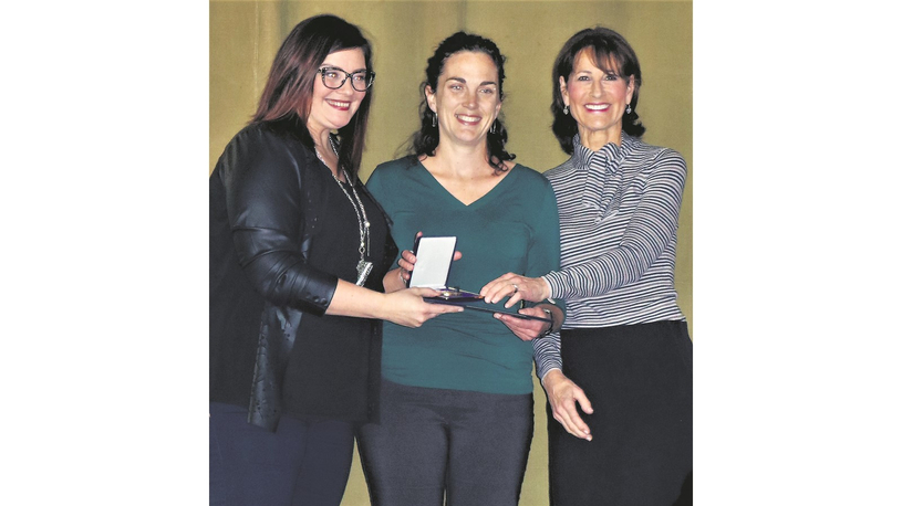 Isabelle Lodge de Danville reçoit la médaille de l’Assemblée nationale