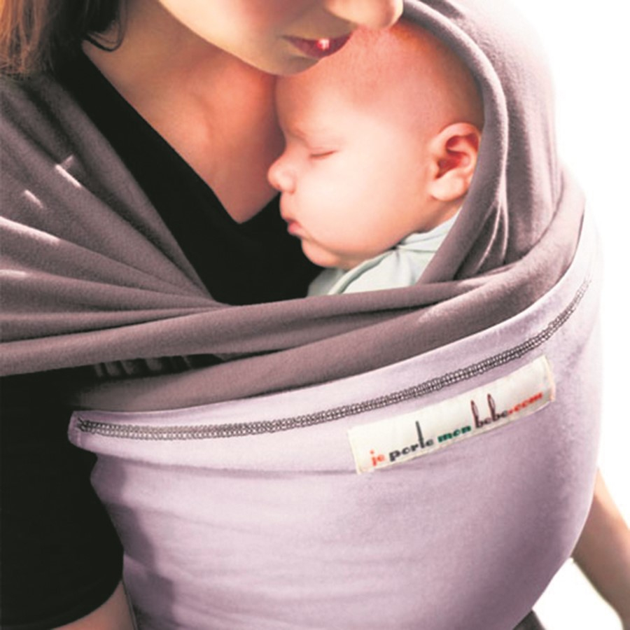 Le portage de bébé (initiation et pratique avancée) est au nombre des activités du mois de mai.