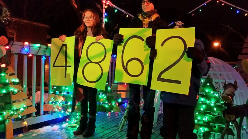Les lumières sont allumées et près de 5 000 $ pour la Maison de la famille