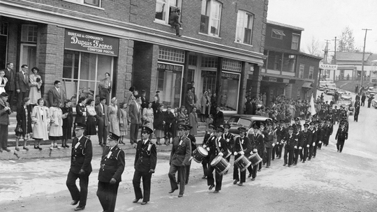 Parades, défilés et processions il y a 75 ans