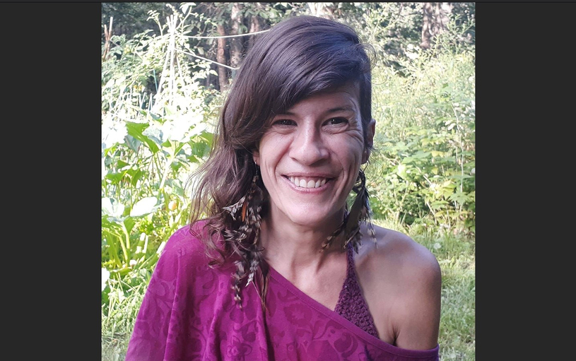 Une femme colorée et lumineuse !
