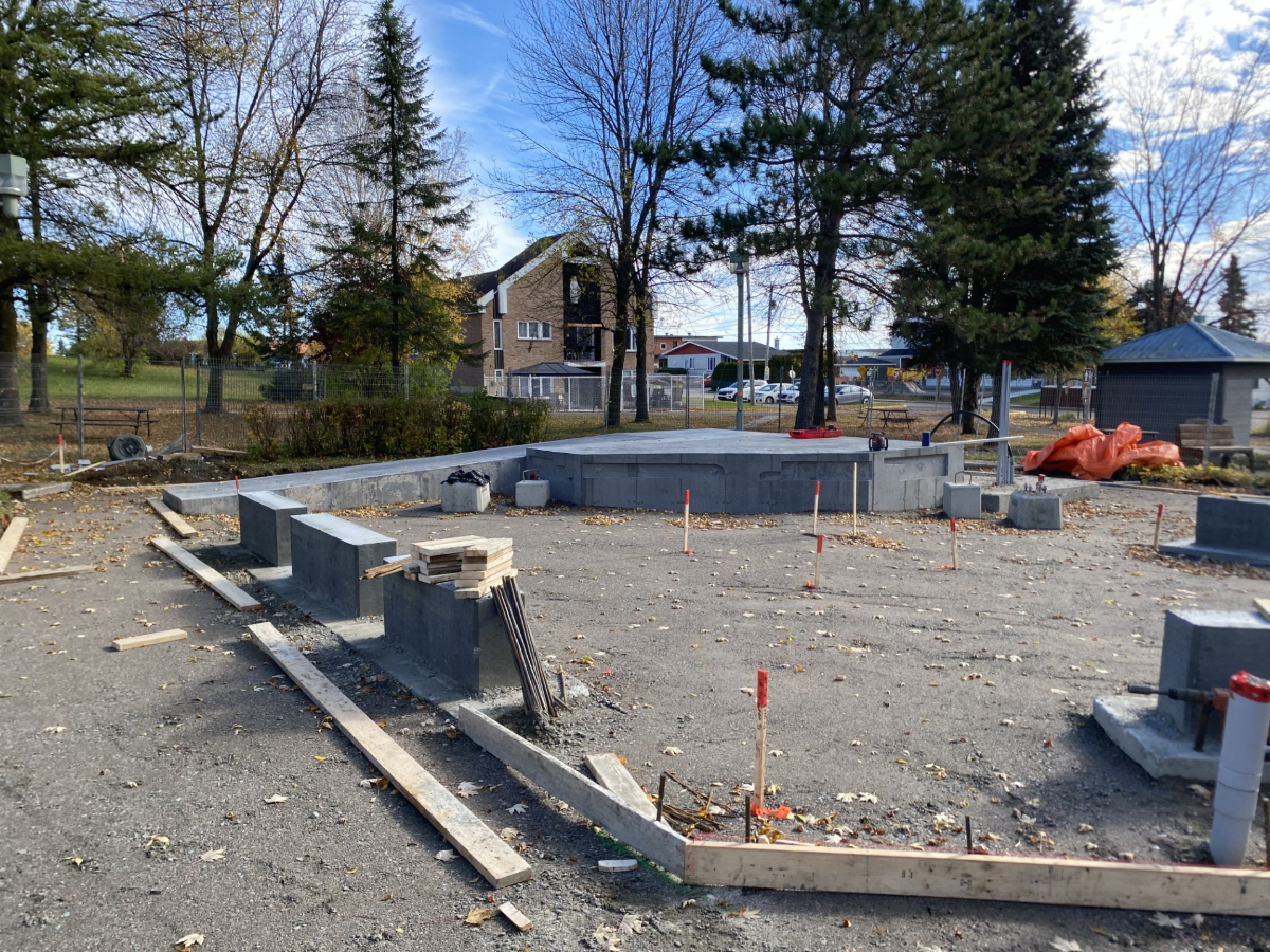 La nouvelle scène prend forme