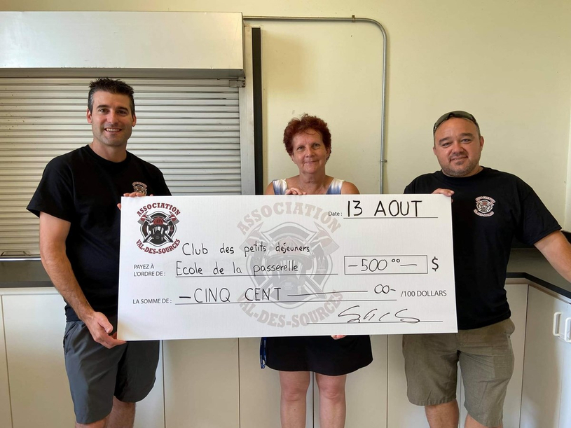 L’association des pompiers de Val-des-Sources remet 500 $ au Club des petits déjeuners