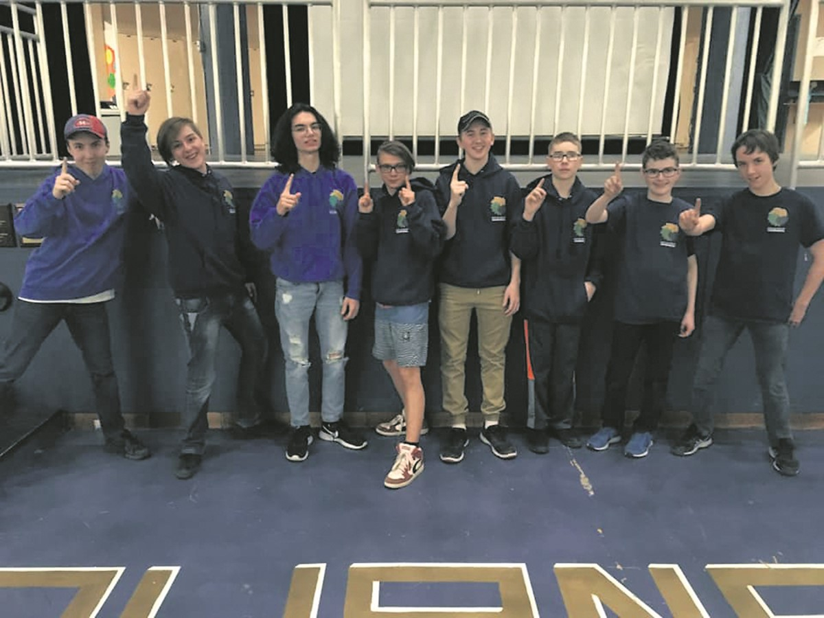 Secondaire 1 : Éloui Guay, Raphael Poirier, Wyliam Tremblay, Antoine Béland et Henri Do Nascimento. Secondaire 5 : Jacob Drapeau Lancelot, Cayer, Tommy Scrosati et Émilie Leblanc, absente sur la photo.