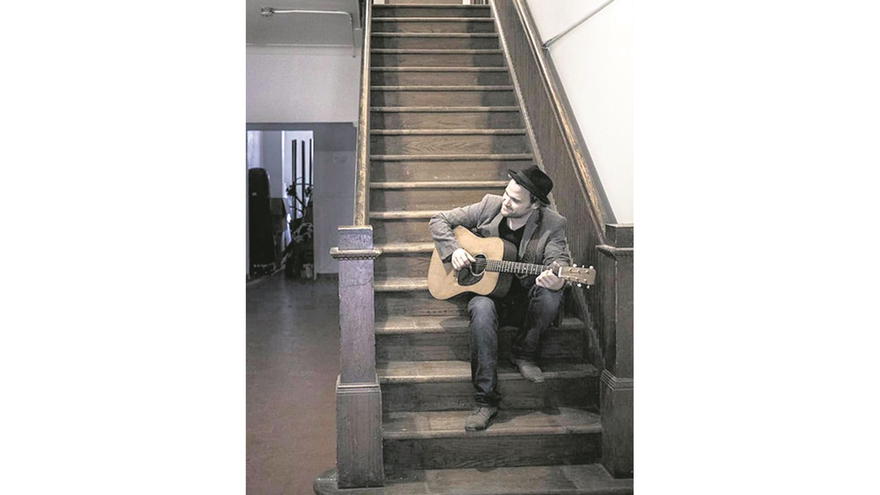 Le spectacle de Thomas Hellman est à mi-chemin entre le théâtre, le spectacle musical et le conte.