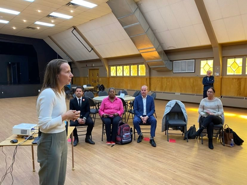 Rencontre des cinq candidats à Val-des-Sources