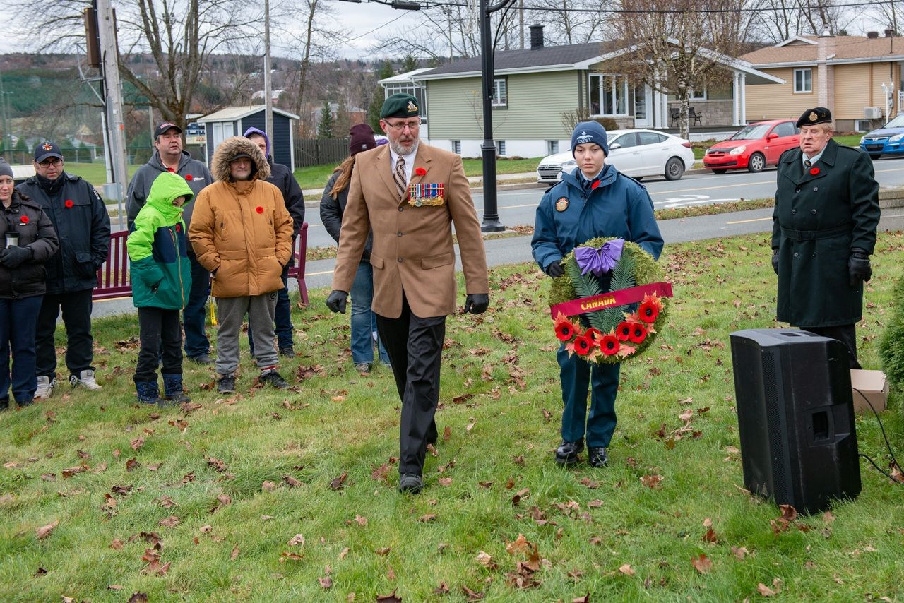 Ces moments de recueillements en l’honneur d’anciens combattants ayant servi au péril de leur vie et de ceux qui servent encore le Canada pour le maintien de la paix et de la liberté. 