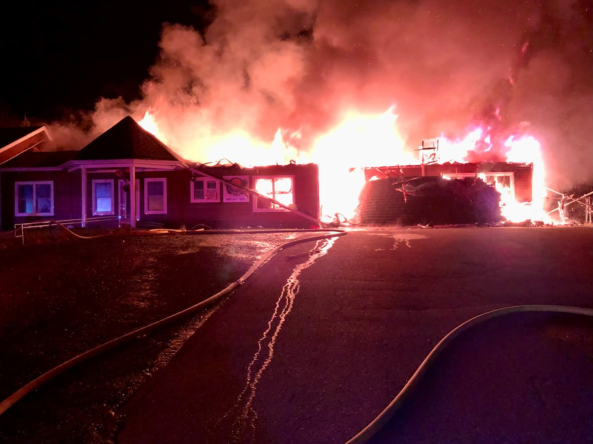 À 23 h 44, le premier officier rapporte un embrasement généralisé, donc un incendie d’une grande ampleur.