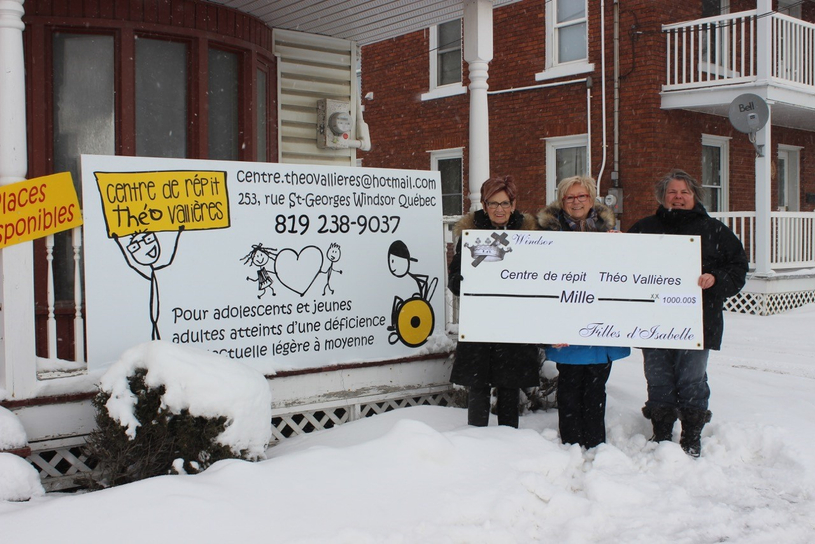 Un don des Filles d’isabelle pour le Centre Théo Vallières