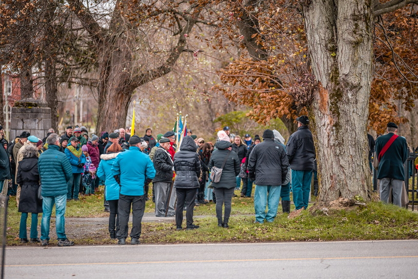 Le Jour du Souvenir attire plus de 200 personnes à Richmond