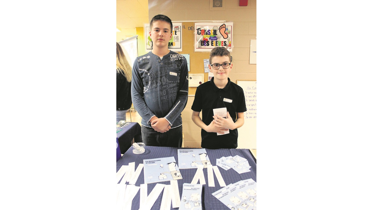 Deux membres du conseil des élèves du Tournesol, Nicolas Lapointe et Antoine Béland.