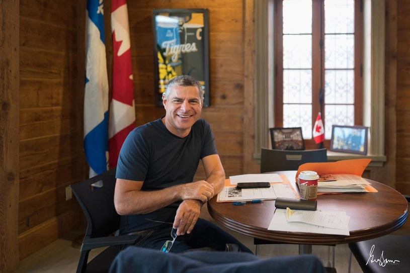 Alain Rayes confirme le financement de 15 projets pour aînés