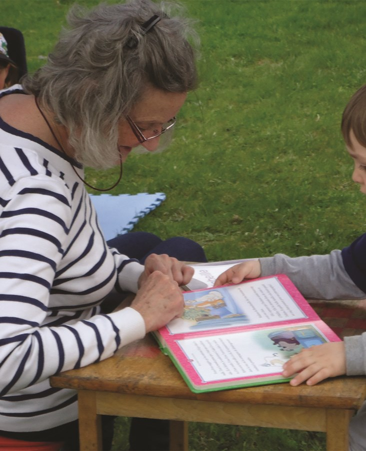 Projet de lecture dans le Val-Saint-François: des bénévoles aînés sont recherchés!