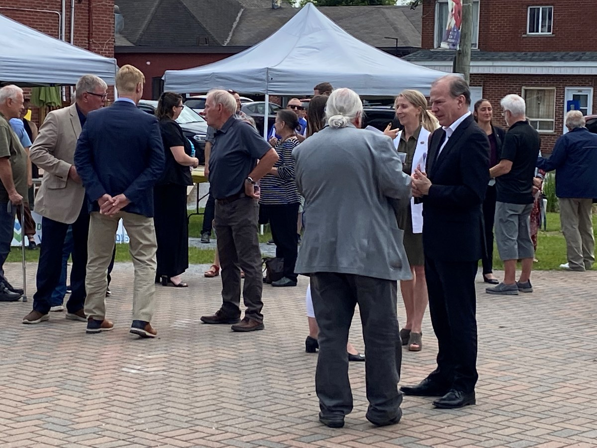 Plusieurs politiciens ont pris part au lancement de la saison touristique dans la MRC du Val-Saint-François.