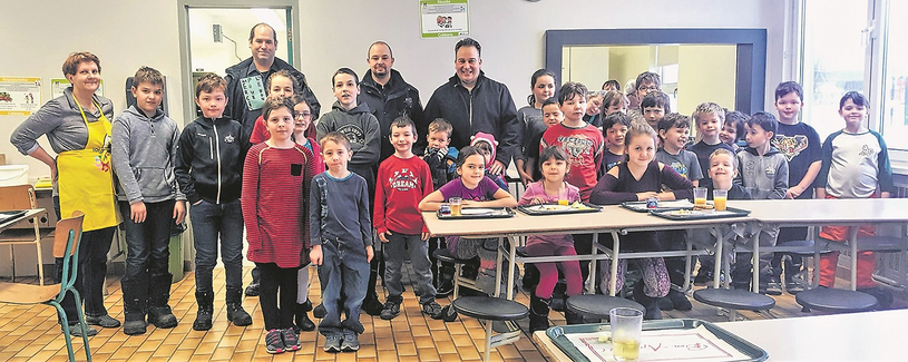 Des membres du SSI d’Asbestos en visite au Club des petits déjeuners