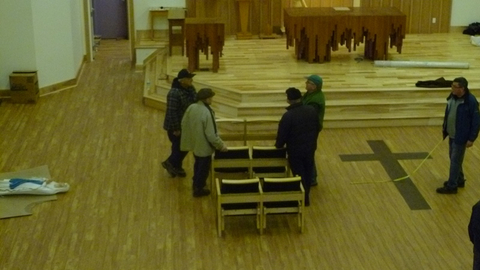 Déménagement des nouveaux bancs de l’Église/25 novembre-14
