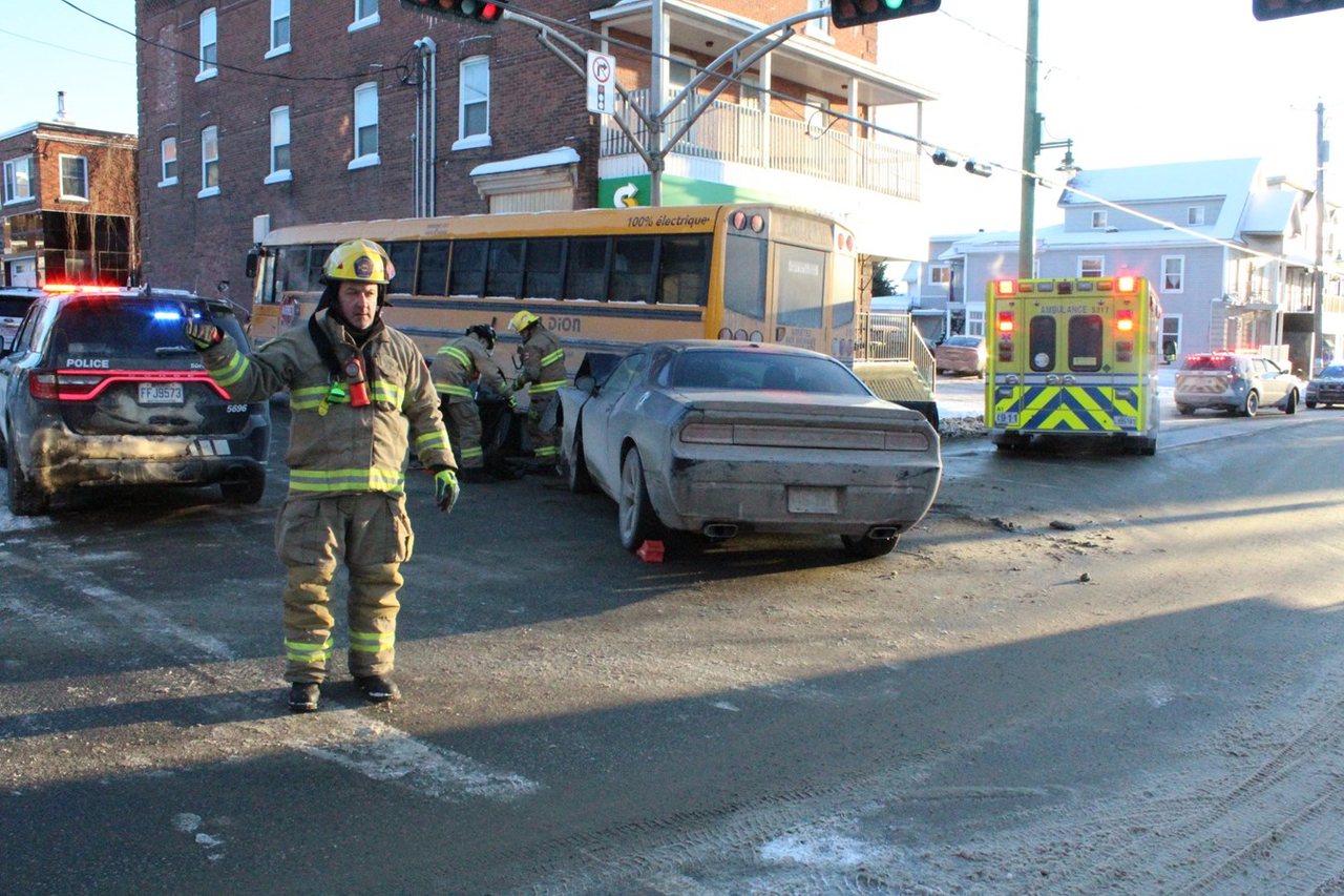 Accident impliquant un autobus scolaire