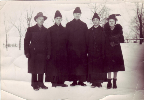 Jean-Paul Gilbert, le Frères Ignace, le Frère Albert (Légaré), Frère Raymond, (Camille Gilbert), Léophile Morin. ( Photo Claude Gilbert).