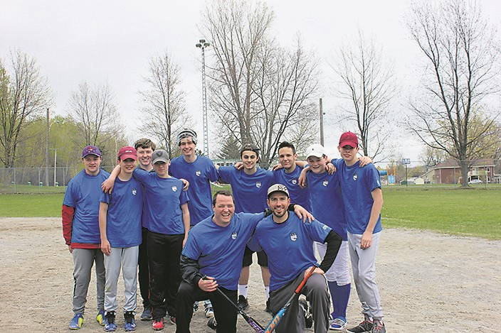 Le tournoi de balle lente au profit des écoles anglophones, de retour à Richmond