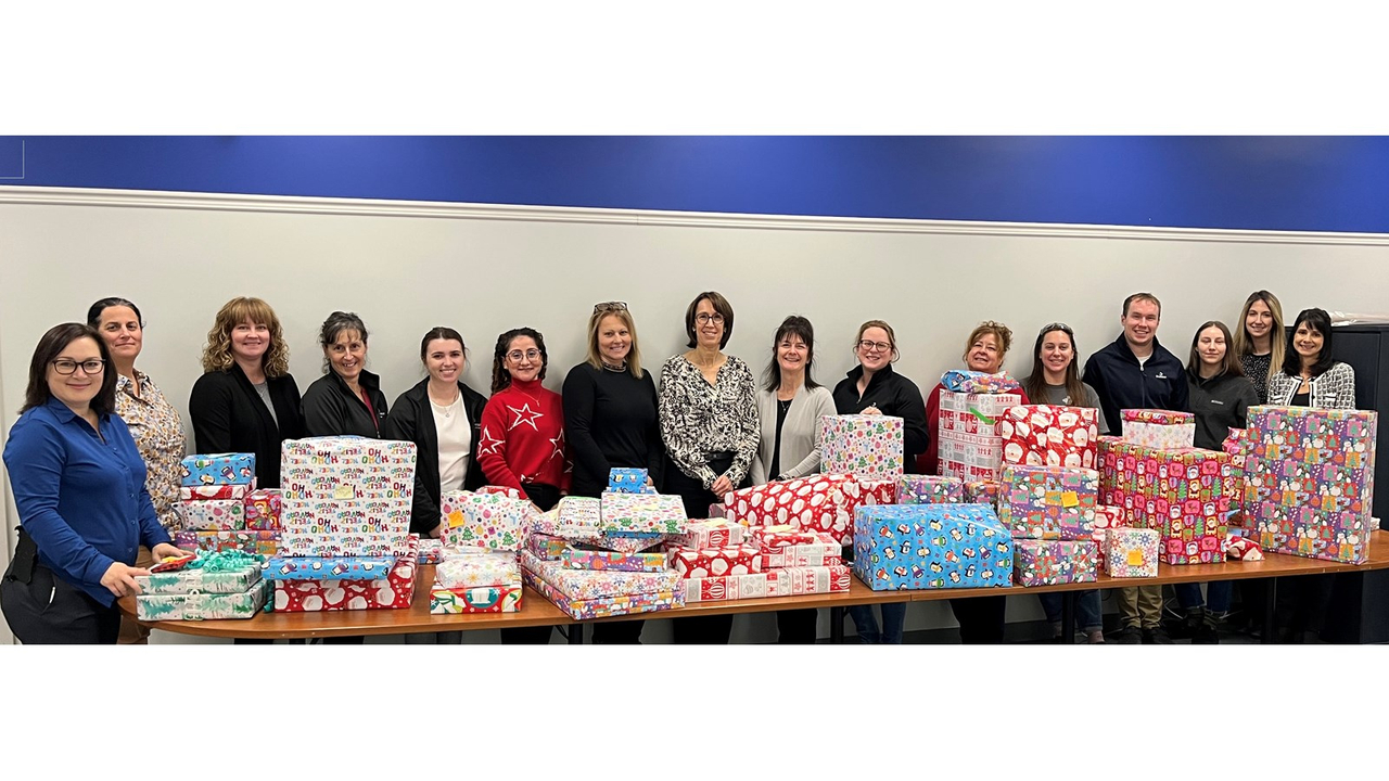 En tout, plus de 6000 $ ont été remis à des organismes dans la collectivité. À ce montant s’ajoutent de nombreuses denrées non périssables et des cadeaux pour 57 enfants issus de milieux défavorisés.