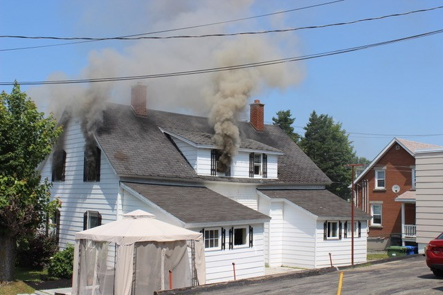 Un duplex en feu à Windsor et une roulotte endommagée à Val-Joli 