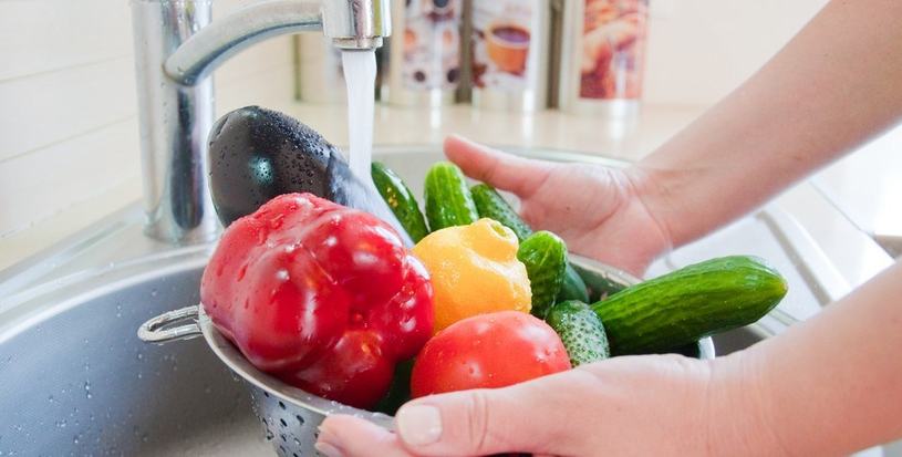 Covid-19 : laver ses fruits et légumes au savon? Faux