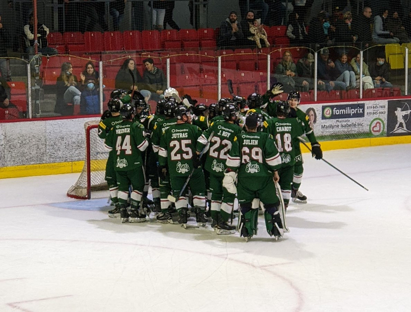 Le Desjardins – Wild double son avance en demi-finale contre Coaticook