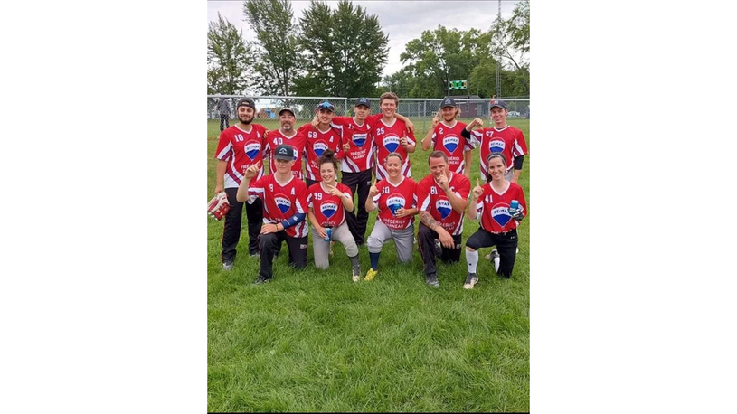 Le sports equipment benefit tournament amasse 5728 $ pour les écoles anglophones de Richmond