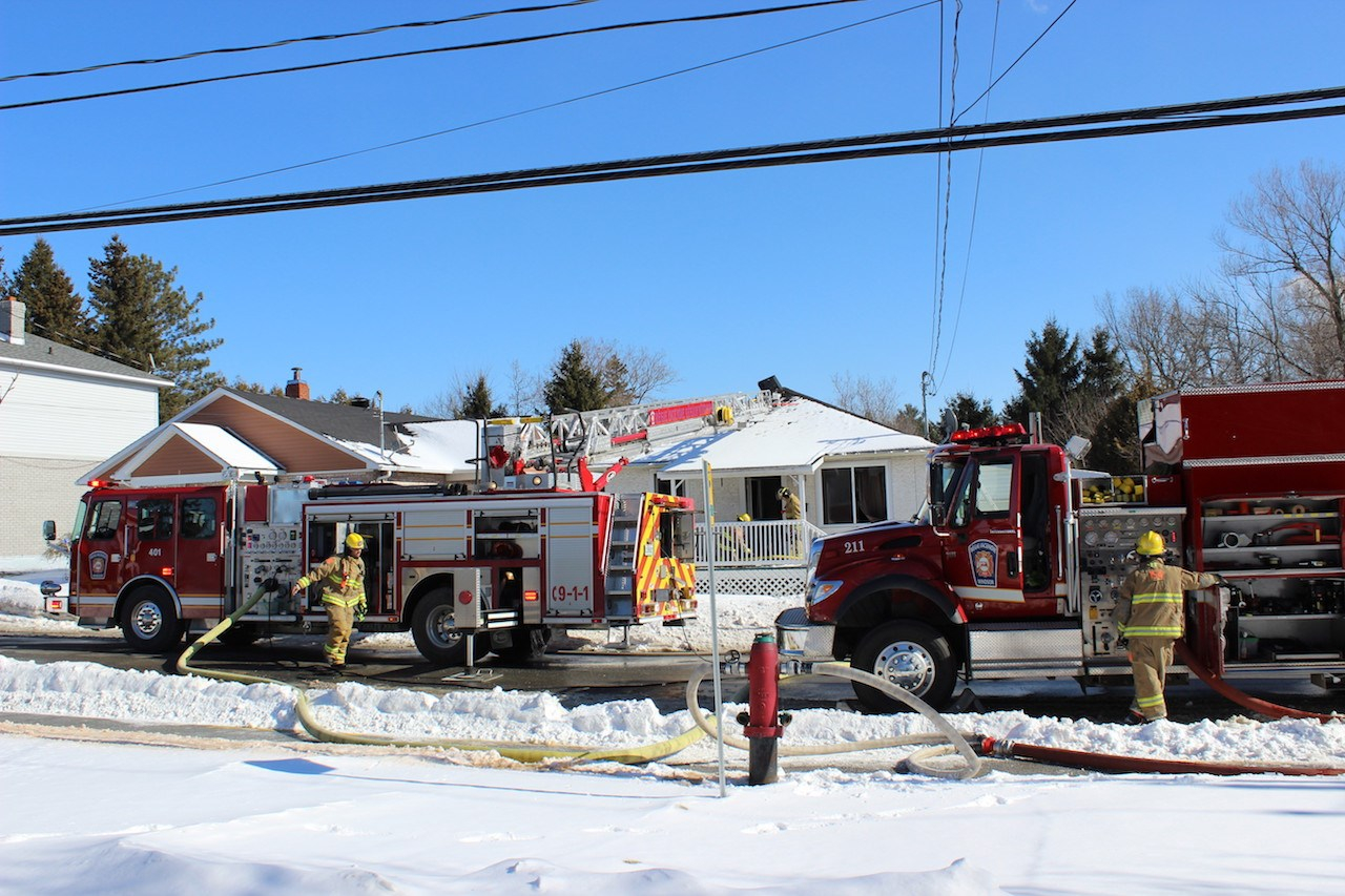 Feu sur la rue Ambroise-Dearden à Windsor