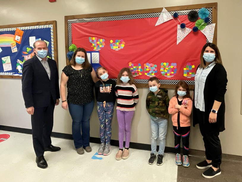 André Bachand soutient le projet de classe extérieure à l’école ADS de Danville