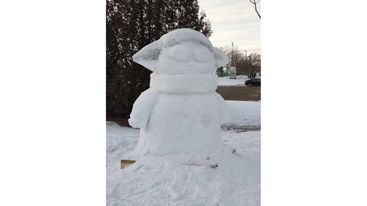 Des artistes et familles de Val-des-Sources se sculptent un peu de bonheur hivernal
