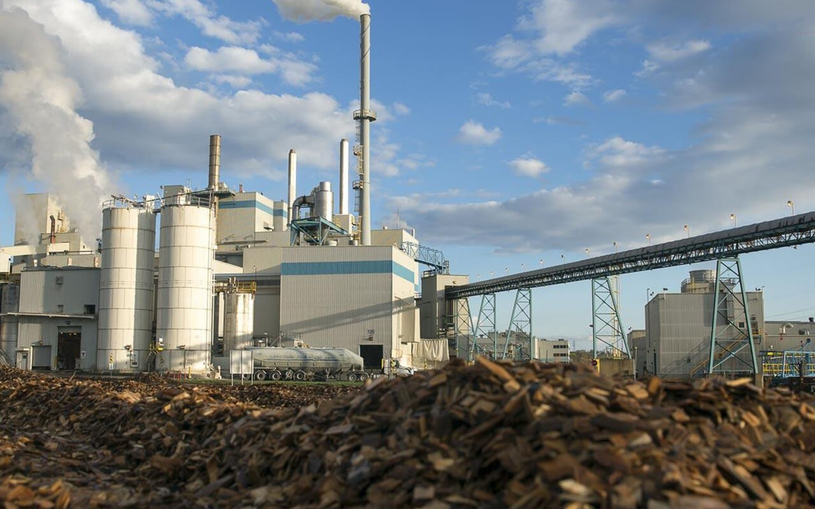 Un incendie à l’usine Domtar plonge Windsor dans la fumée