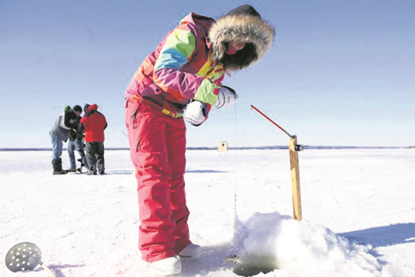 Lac Stoke : Des pêcheurs en herbe sur la glace!