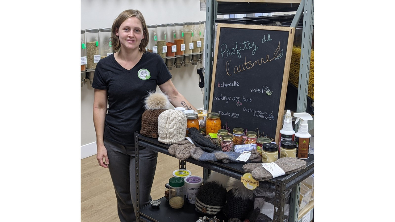 Audrey Michel, propriétaire de la petite boutique aux valeurs éco-responsables, située à Val-des-Sources.