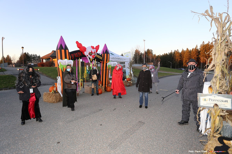 Plus de 280 voitures au service à l’auto pour l’Halloween