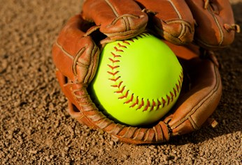 Des fins de matchs spectaculaires dans les séries de la ligue de softball Timber Mart Couture