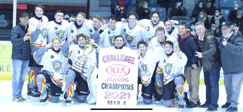 Les grands honneurs pour le midget M18 A Promutuel du Val-Saint-François