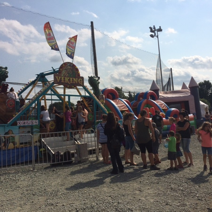 Les manèges sont toujours aussi populaires au Festival.