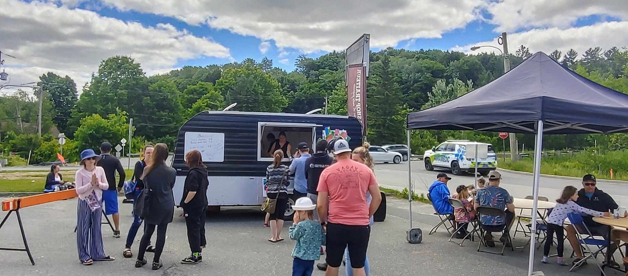 Une fois par année, il y a la Fête des croissants qui se tient à travers le Québec. En simultané, la Shop Traiteur a tenu une campagne de financement pour le CPE Sel & poivre à Windsor.