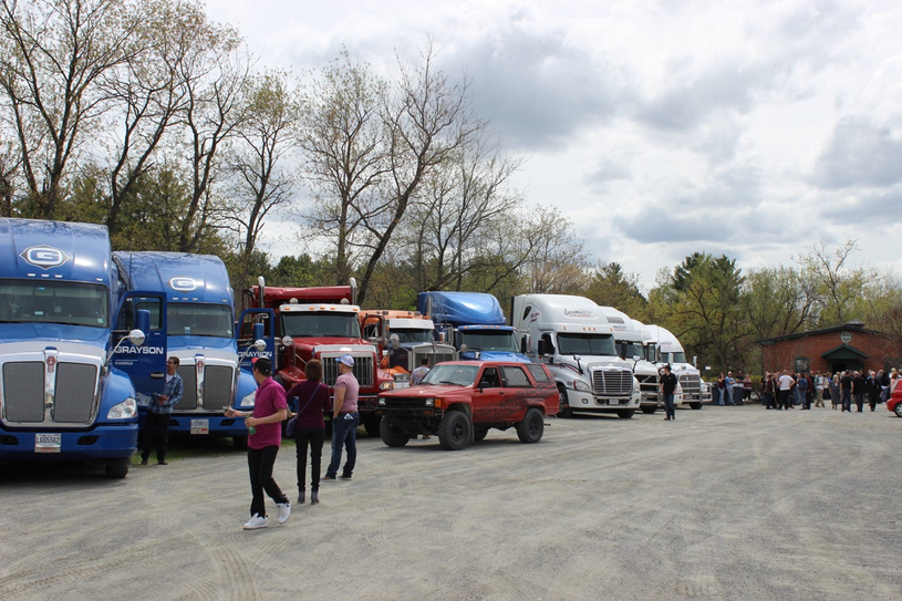 Des routiers soulignent le décès de M. Serge Letendre 