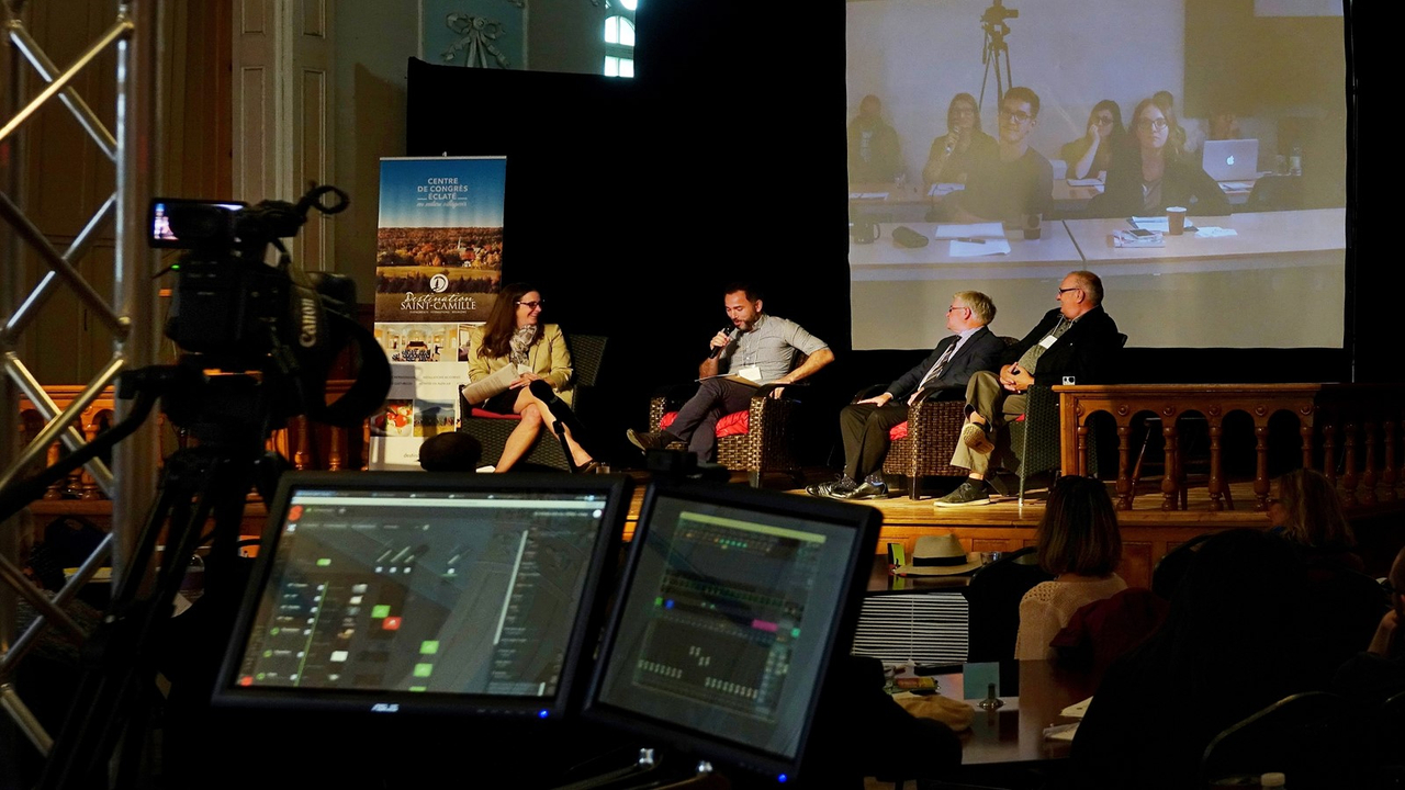 Grâce à la station Scénic, le colloque « Porteurs de culture, vecteur de santé » se déroulait en simultanée à Saint-Camille et à Montréal.