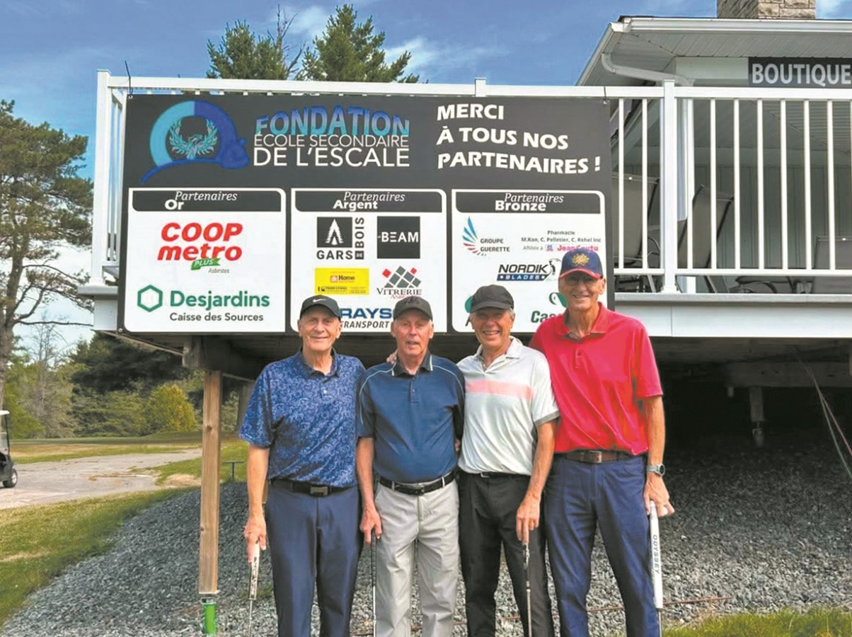 Photo de l’édition 2025, quatre anciens professeurs d’éducation physique qui participent à l’événement année après année, Raymond Thibault, Bob Lafleur, Gilles Parenteau et Marcel Pérusse.
