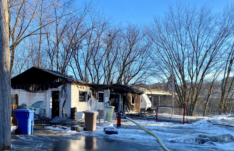 Les flammes détruisent un garage de la rue Bouffard à Windsor