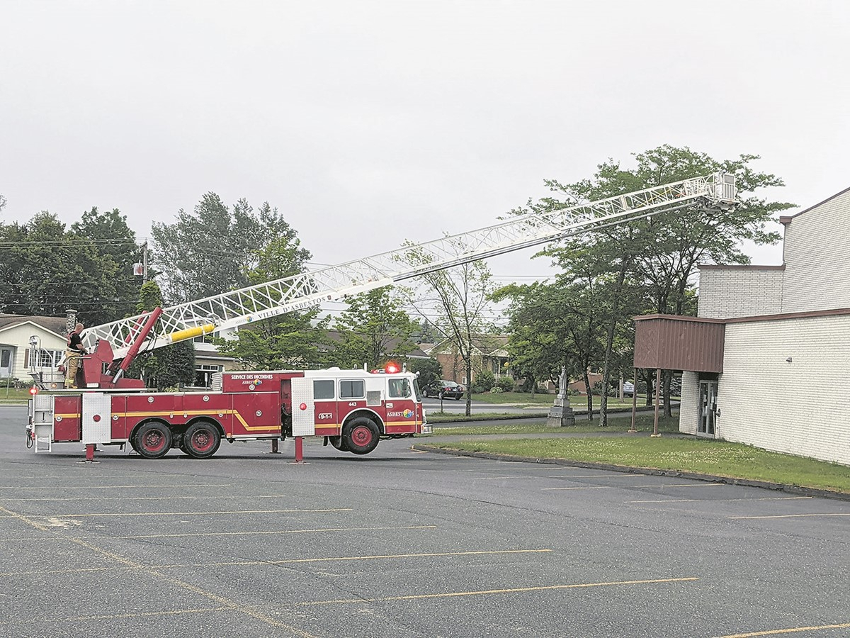Les pompiers d’Asbestos interviennent à l’Église Saint-Isaac Jogues