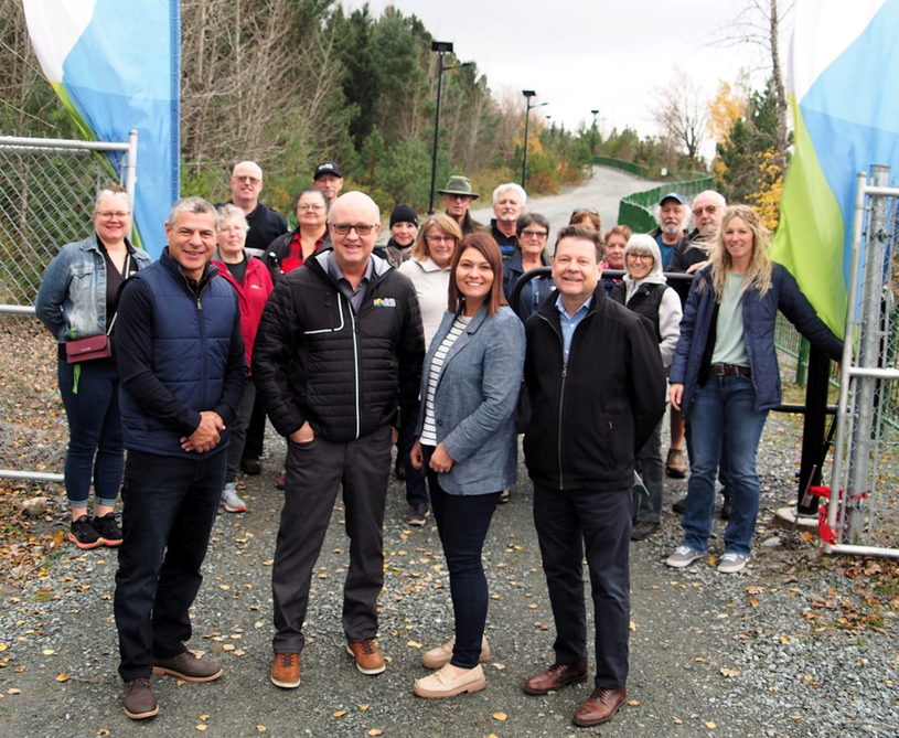 Val-des-Sources inaugure un tout nouveau sentier pédestre en bordure du puits minier