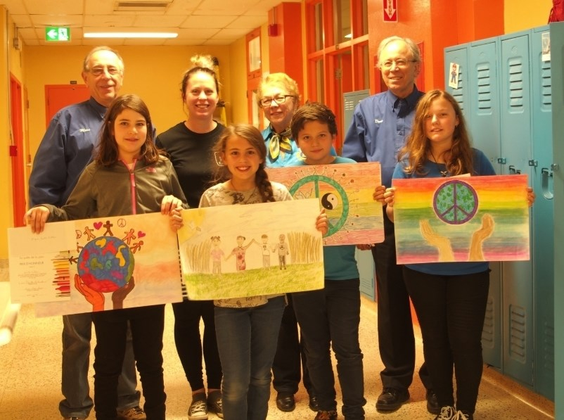 Des jeunes se démarquent au concours d’affiches pour la paix des Lions