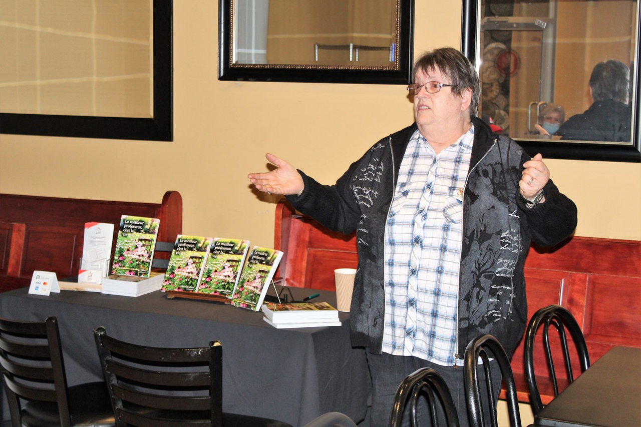 Ghislaine Lahaie a officiellement lancé son livre devant parents et amis.